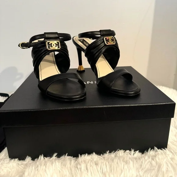Chanel sandals (Authentic) - Picture 3 of 14